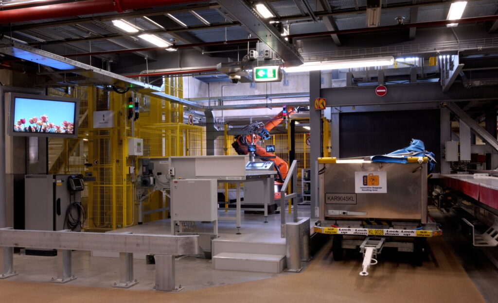 Robotic system for automatic baggage loading for major international ...
